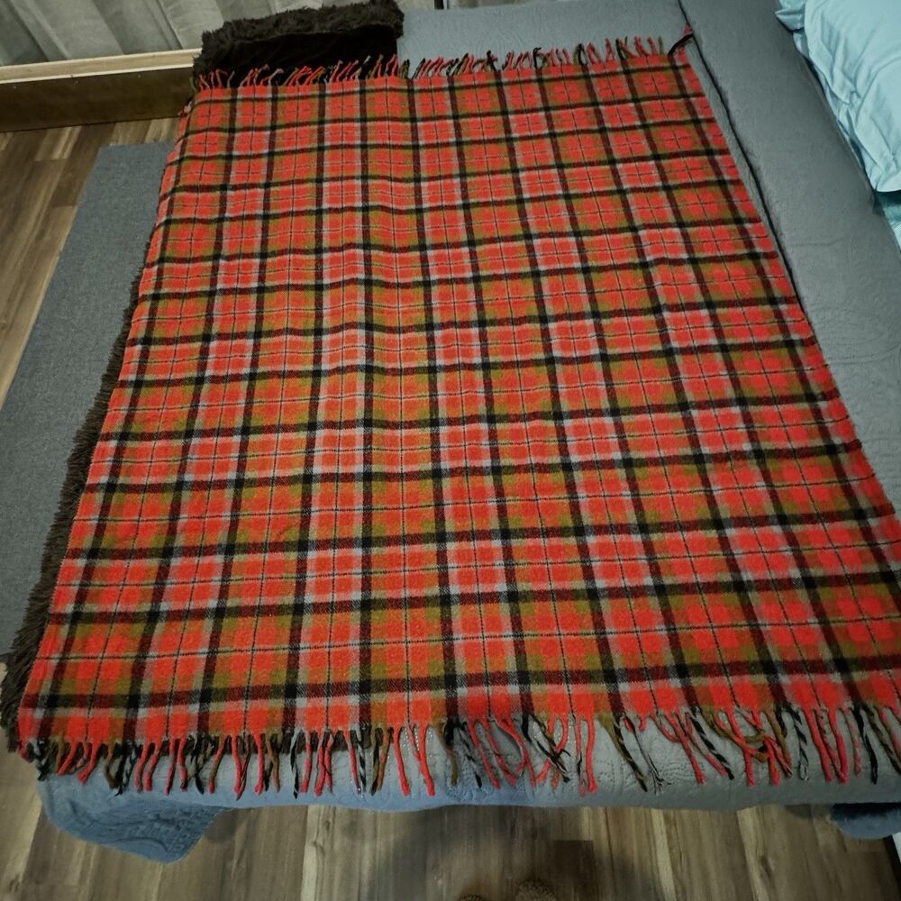 Vtg 58x51  Faribo Fluff-Loomed Wool Plaid Blanket Faribault Woolen Mill USA